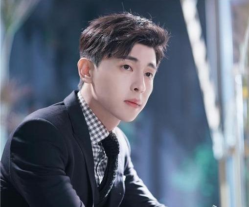 男友是個明星,揭秘明星男友的甜蜜日常